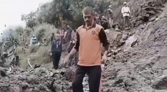 रामबन ज़िले की राजगढ़ तहसील में बादल फटने से तीन लोगों की मौत, पाँच अन्य लापता रामबन ज़िले की राजगढ़ तहसील में बादल फटने से तीन लोगों की मौत, पाँच अन्य लापता