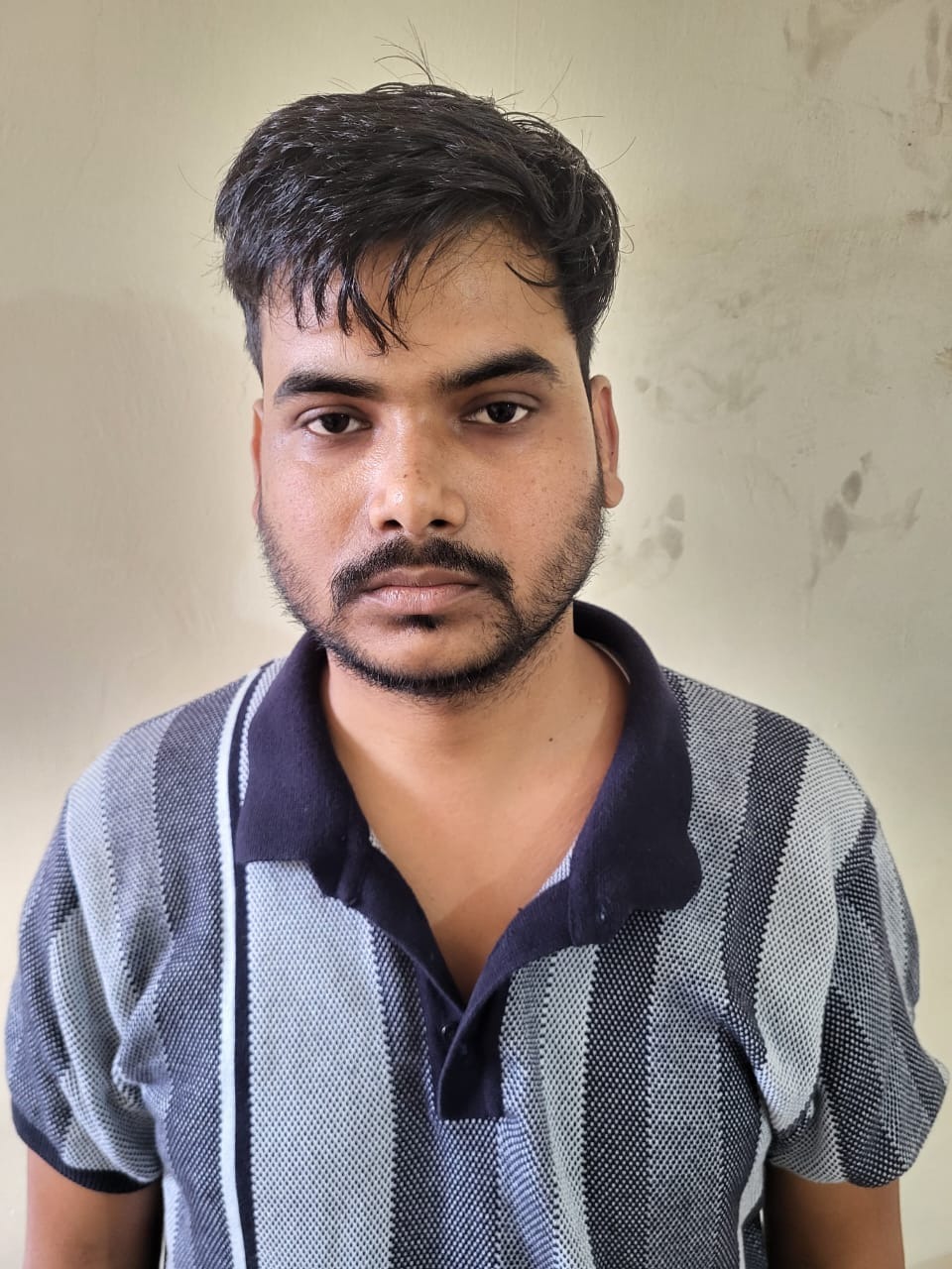 गिरफ्तार किया गया आरोपित गिरफ्तार किया गया आरोपित