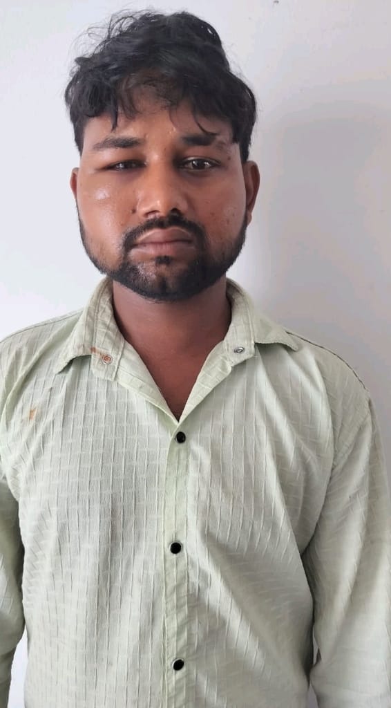 गिरफ्तार आरोपित का छाया चित्र गिरफ्तार आरोपित का छाया चित्र