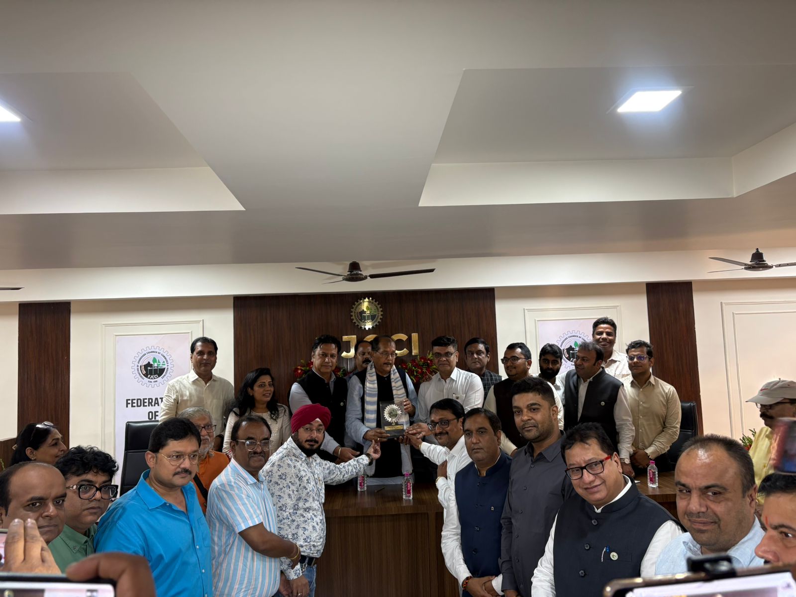 चेंबर के उदघाटन कार्यक्रम में मंत्री सहित अन्य चेंबर के उदघाटन कार्यक्रम में मंत्री सहित अन्य