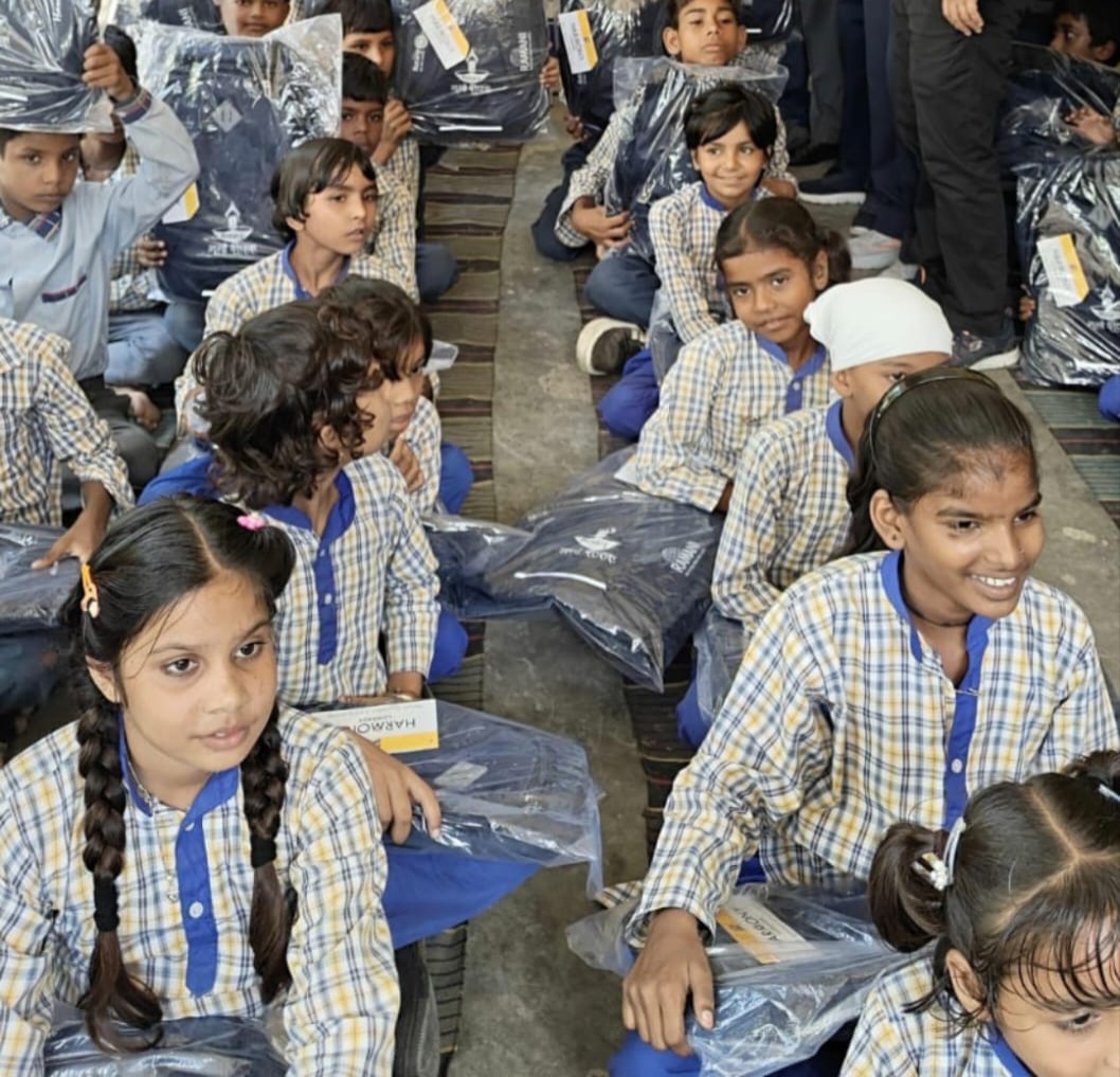 बच्चे स्कूल बैग किट के साथ