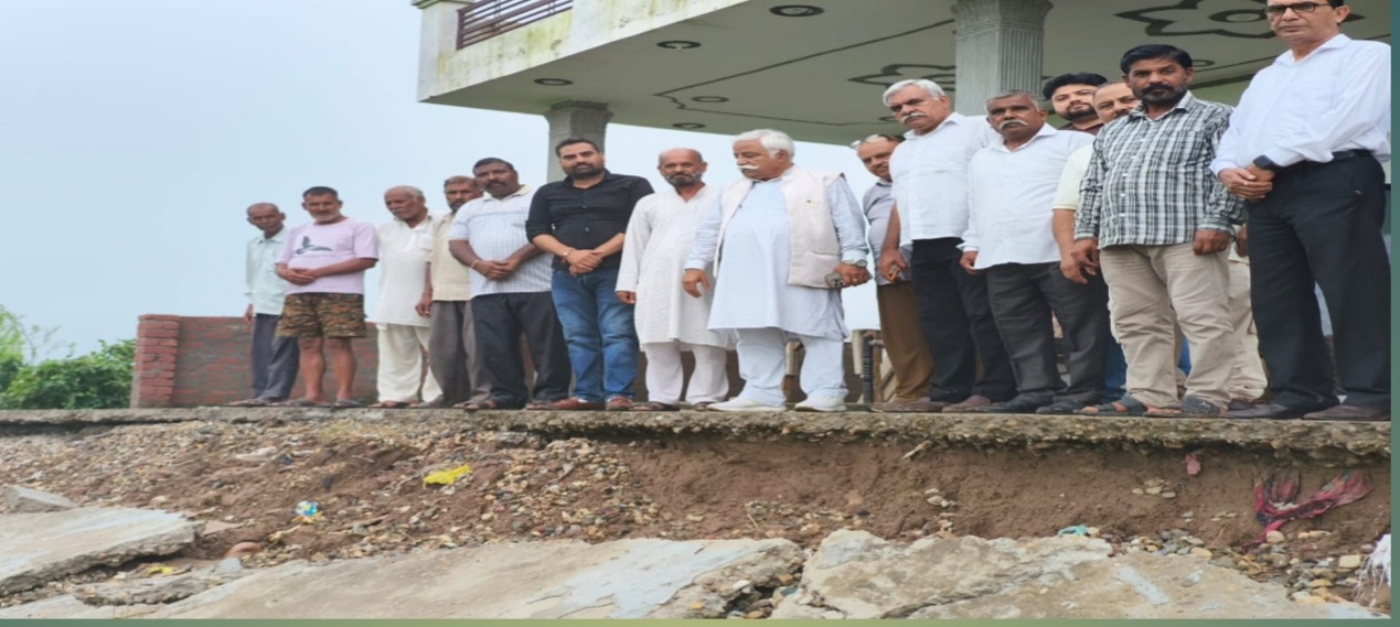 फ्लैश बाढ़ प्रभावित तवी आइलैंड के दौरे पर पहुंचे अजय कुमार सढोत्रा, भाजपा पर साधा निशाना