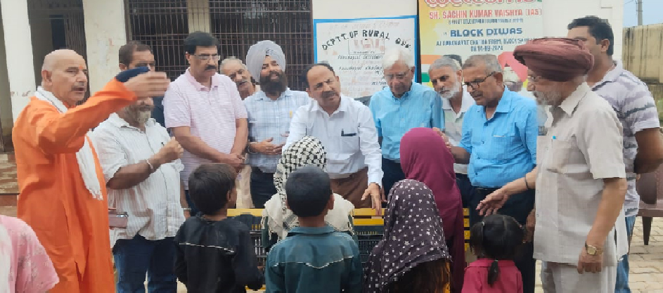 बाढ़ प्रभावितों की मदद के लिए आगे आया अंबफल्ला वृद्धाश्रम, बांटे 1,000 पैक्ड लंच बाढ़ प्रभावितों की मदद के लिए आगे आया अंबफल्ला वृद्धाश्रम, बांटे 1,000 पैक्ड लंच