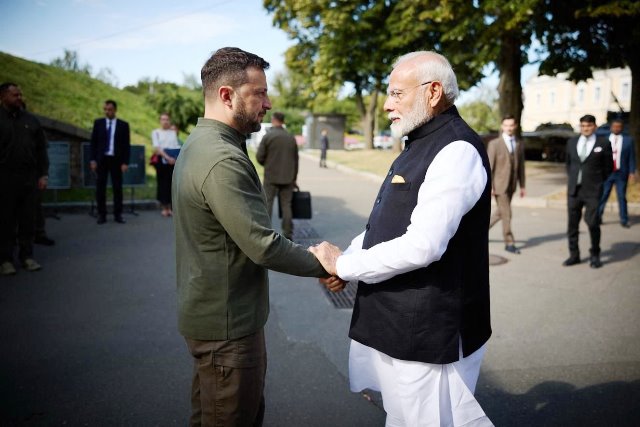 प्रधानमंत्री मोदी और यूक्रेन के राष्ट्रपति जेलेंस्की (फाइल फोटो) प्रधानमंत्री मोदी और यूक्रेन के राष्ट्रपति जेलेंस्की (फाइल फोटो)