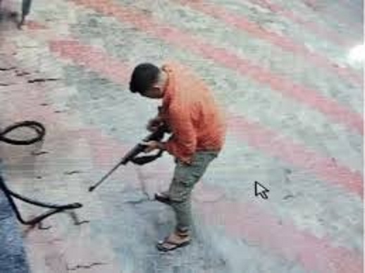 भिंड में बिना हेलमेट पेट्रोल देने से मना करने पर ताबड़तोड़ फायरिंग