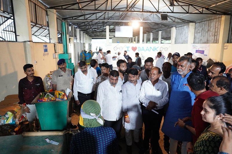 इंदौरः मंत्री पटेल ने ग्राम बांक में एम.आर.एफ. प्लांट का निरीक्षण किया