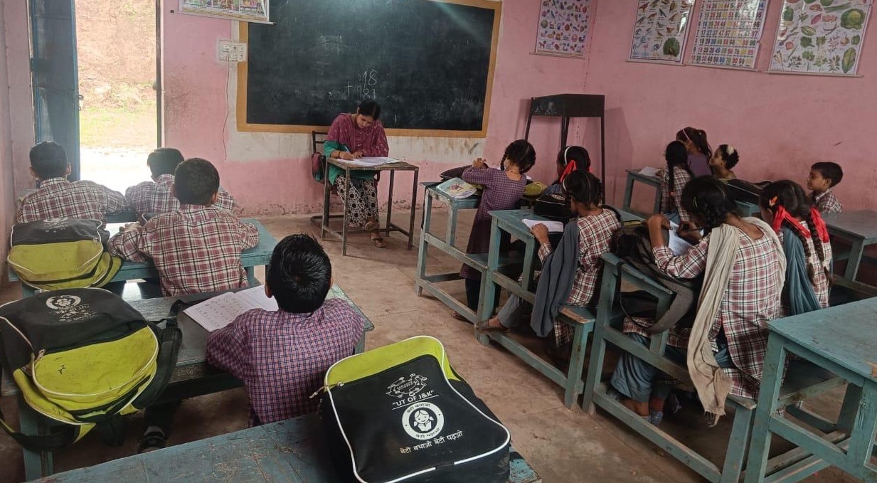 भारतीय सेना ने शुरू किया प्रोजेक्ट शिक्षा, गुज्जर-बक्करवाल बच्चों को मिलेगी निःशुल्क ट्यूशन सुविधा भारतीय सेना ने शुरू किया प्रोजेक्ट शिक्षा, गुज्जर-बक्करवाल बच्चों को मिलेगी निःशुल्क ट्यूशन सुविधा