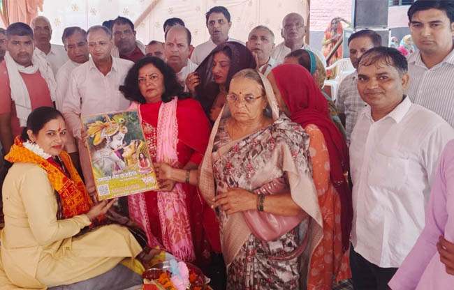 सोनीपत: श्रीमद भागवत कथा में शामिल डा. रीटा शर्मा को सम्मानित करते हुए आयोजक सोनीपत: श्रीमद भागवत कथा में शामिल डा. रीटा शर्मा को सम्मानित करते हुए आयोजक
