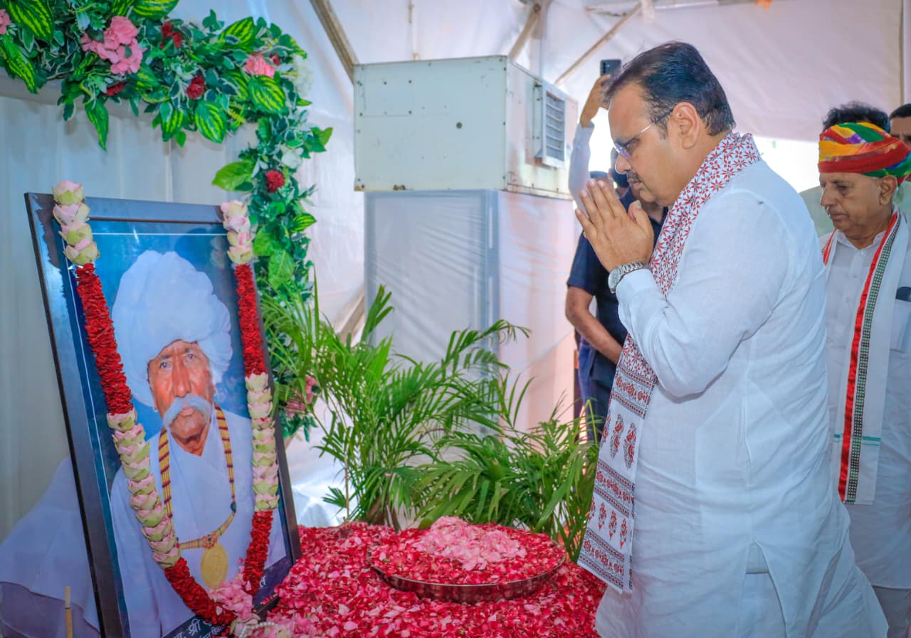 मुख्यमंत्री ने जल संसाधन मंत्री सुरेश सिंह रावत के पिता स्व. सूरज सिंह रावत को दी श्रद्धांजलि मुख्यमंत्री ने जल संसाधन मंत्री सुरेश सिंह रावत के पिता स्व. सूरज सिंह रावत को दी श्रद्धांजलि
