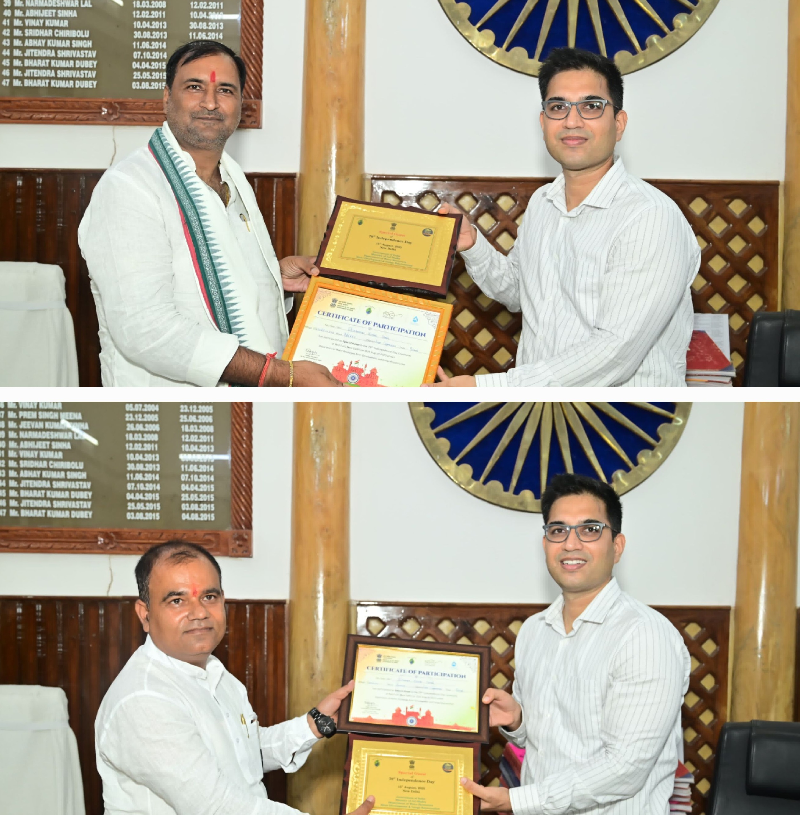 दोनो मुखिया को सम्मानित करते डीएम