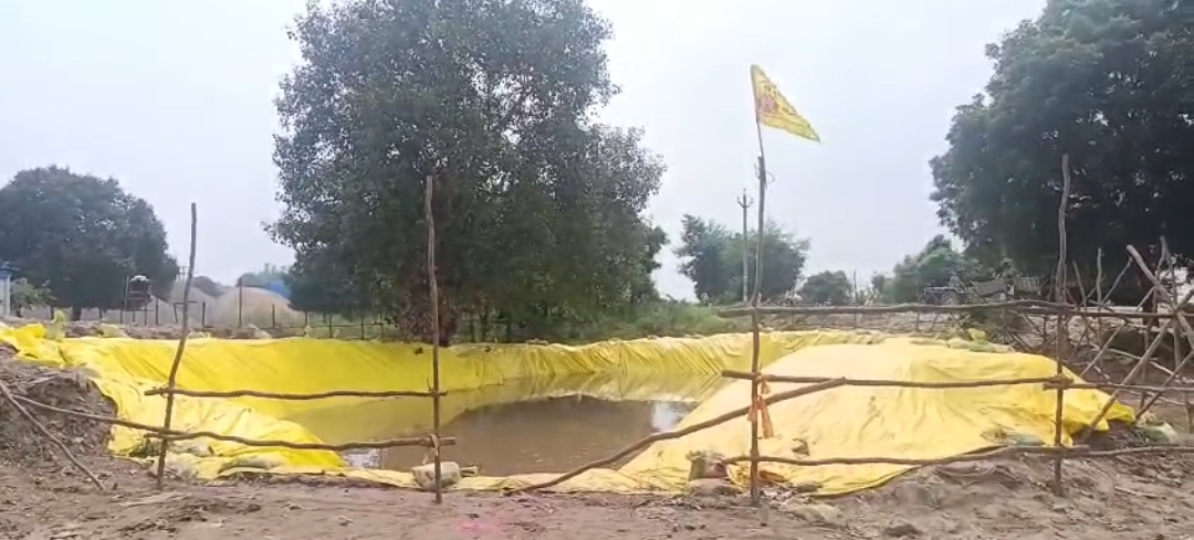 नगर निगम की ओर से बनवाया गया कृत्रिम तालाब नगर निगम की ओर से बनवाया गया कृत्रिम तालाब