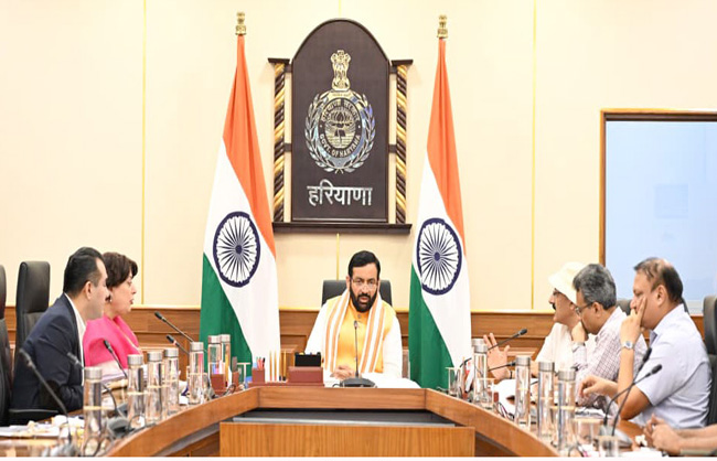 हरियाणा के मुख्यमंत्री फायर ब्रिगेड व आपदा प्रबंधन विभाग की बैठक लेते हुए हरियाणा के मुख्यमंत्री फायर ब्रिगेड व आपदा प्रबंधन विभाग की बैठक लेते हुए