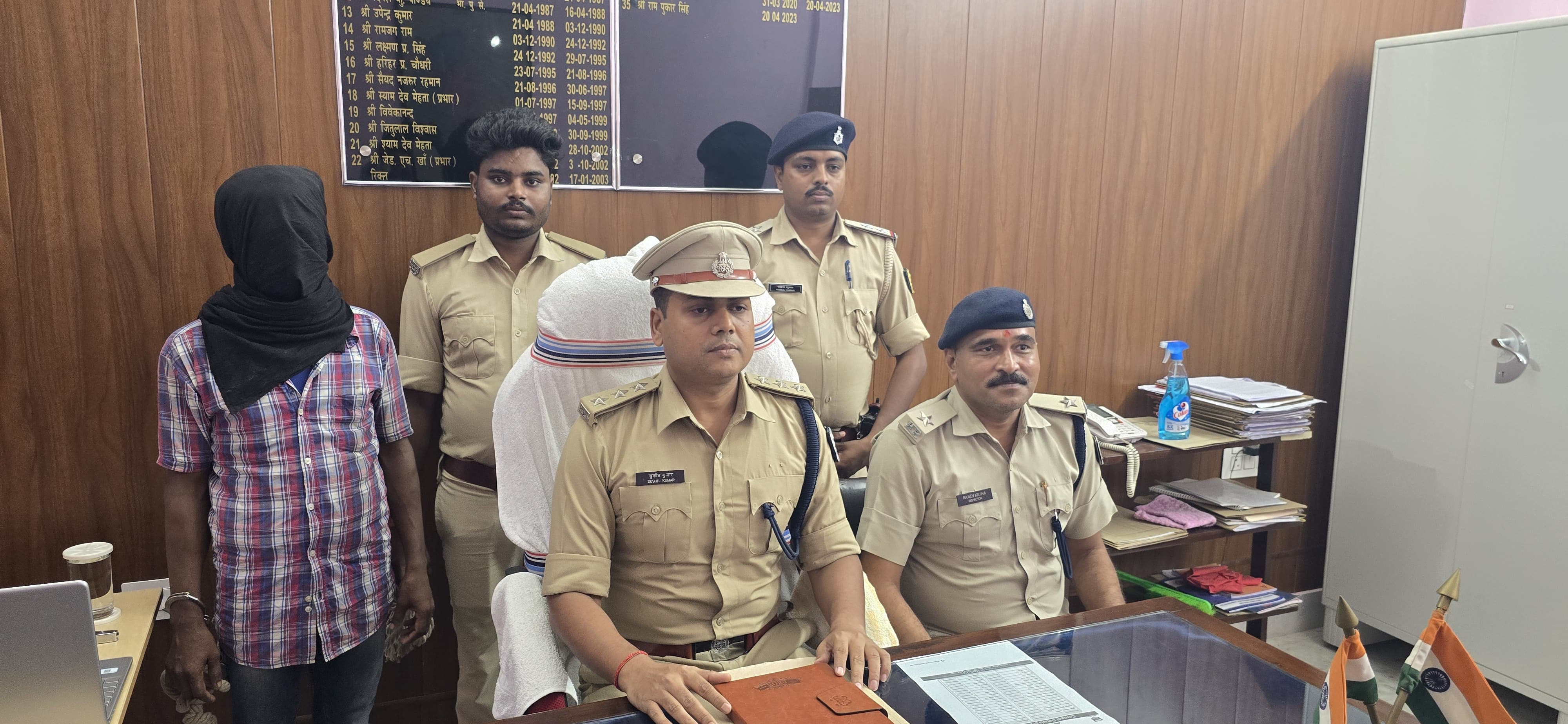 अररिया फोटो:सदर एसडीपीओ पीसी करते अररिया फोटो:सदर एसडीपीओ पीसी करते