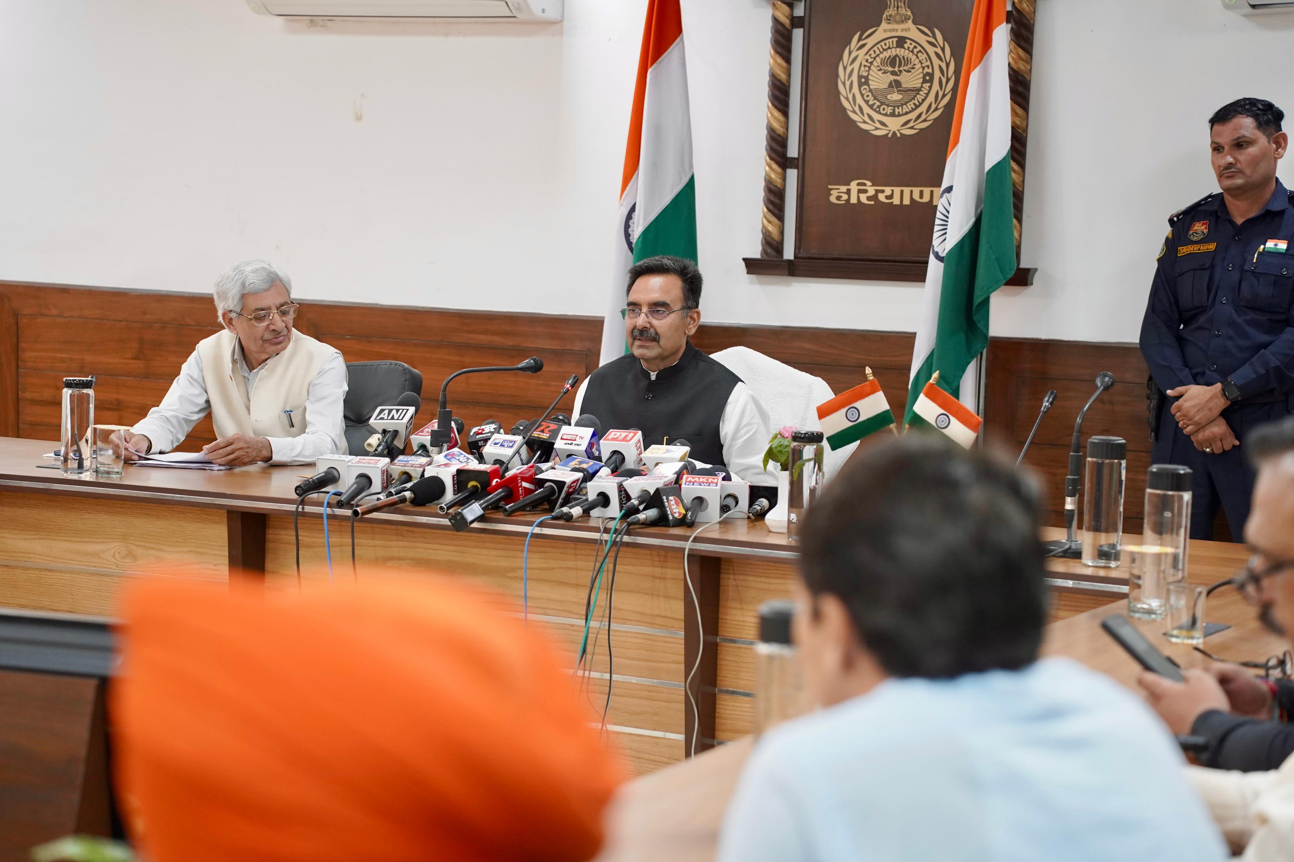 हरियाणा विधानसभा के स्पीकर हरविंद्र कल्याण मानसून सत्र पर रिपाेर्ट पेश करते हुए हरियाणा विधानसभा के स्पीकर हरविंद्र कल्याण मानसून सत्र पर रिपाेर्ट पेश करते हुए