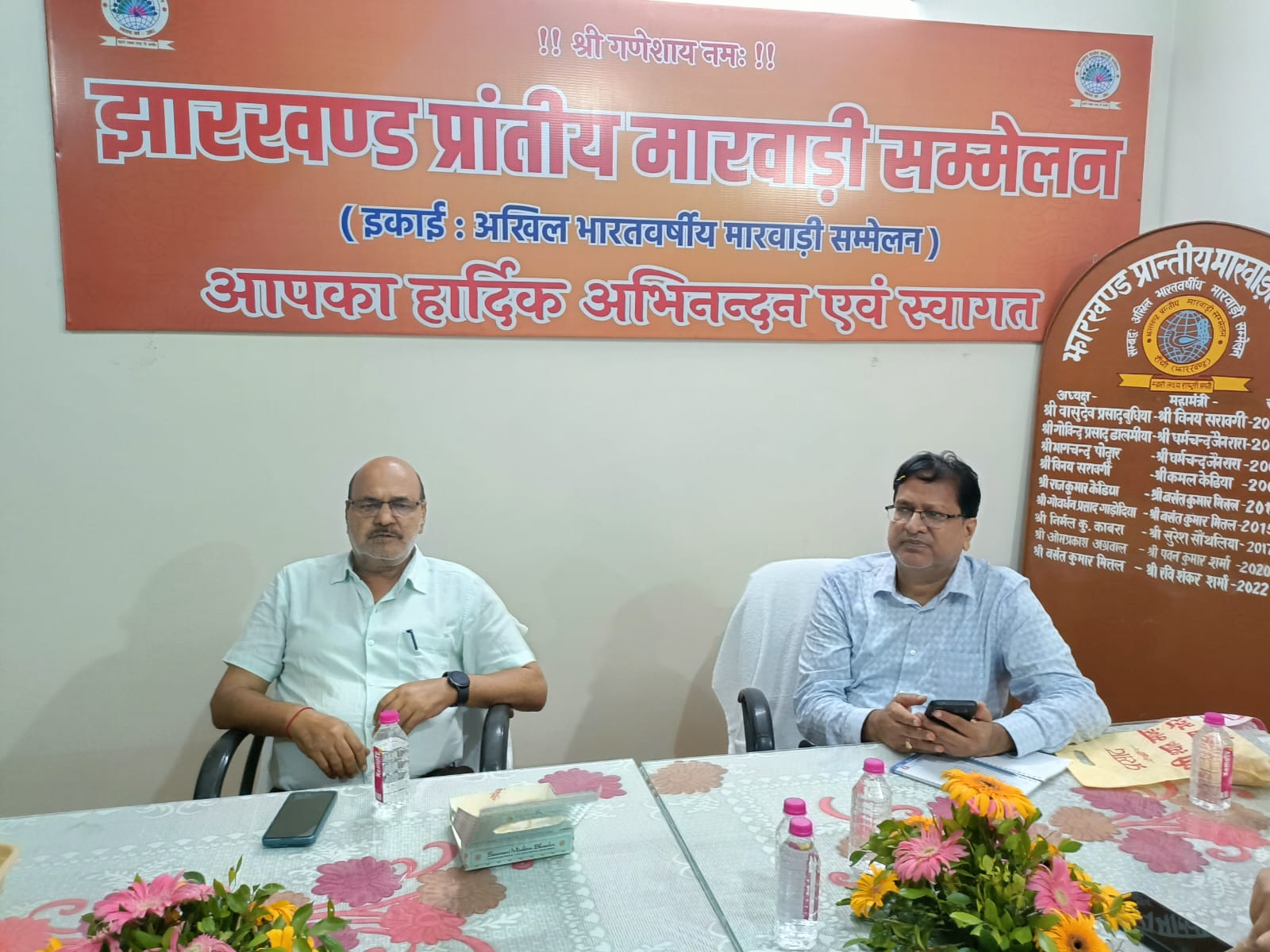 मीडिया को जानकारी देते सुरेश चंद्र अग्रवाल समेत अन्य मीडिया को जानकारी देते सुरेश चंद्र अग्रवाल समेत अन्य