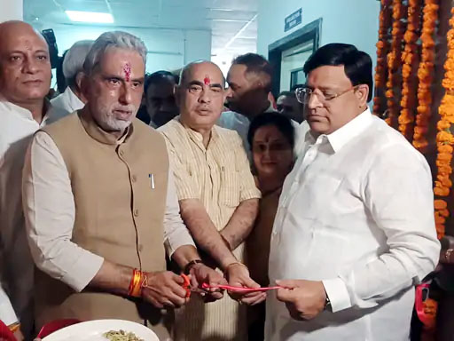 बल्लभगढ़ में ऑडिटोरियम का उद्घाटन करते हुए मंत्री कृष्णपाल गुर्जर, विपुल गोयल व अन्य। बल्लभगढ़ में ऑडिटोरियम का उद्घाटन करते हुए मंत्री कृष्णपाल गुर्जर, विपुल गोयल व अन्य।