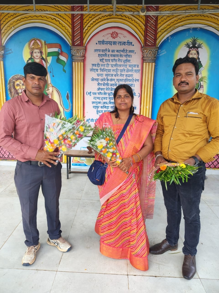 शारीरिक शिक्षा शिक्षक संघ के नवनियुक्त अध्यक्ष ममता ठाकुर (दाएं से दूसरे), सचिव खिलेंद्र साहू (दाएं पहले) एवं कोषाध्यक्ष हेमलाल सिन्हा। शारीरिक शिक्षा शिक्षक संघ के नवनियुक्त अध्यक्ष ममता ठाकुर (दाएं से दूसरे), सचिव खिलेंद्र साहू (दाएं पहले) एवं कोषाध्यक्ष हेमलाल सिन्हा।
