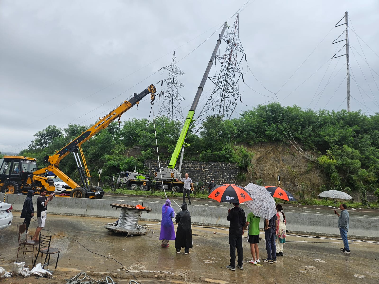 जम्मू क्षेत्र में बिजली बहाली युद्धस्तर पर, जल्द ही पूर्ण आपूर्ति की उम्मीद