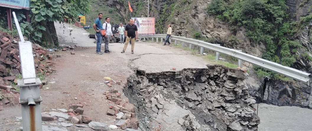 चम्बा में भूस्खलन चम्बा में भूस्खलन