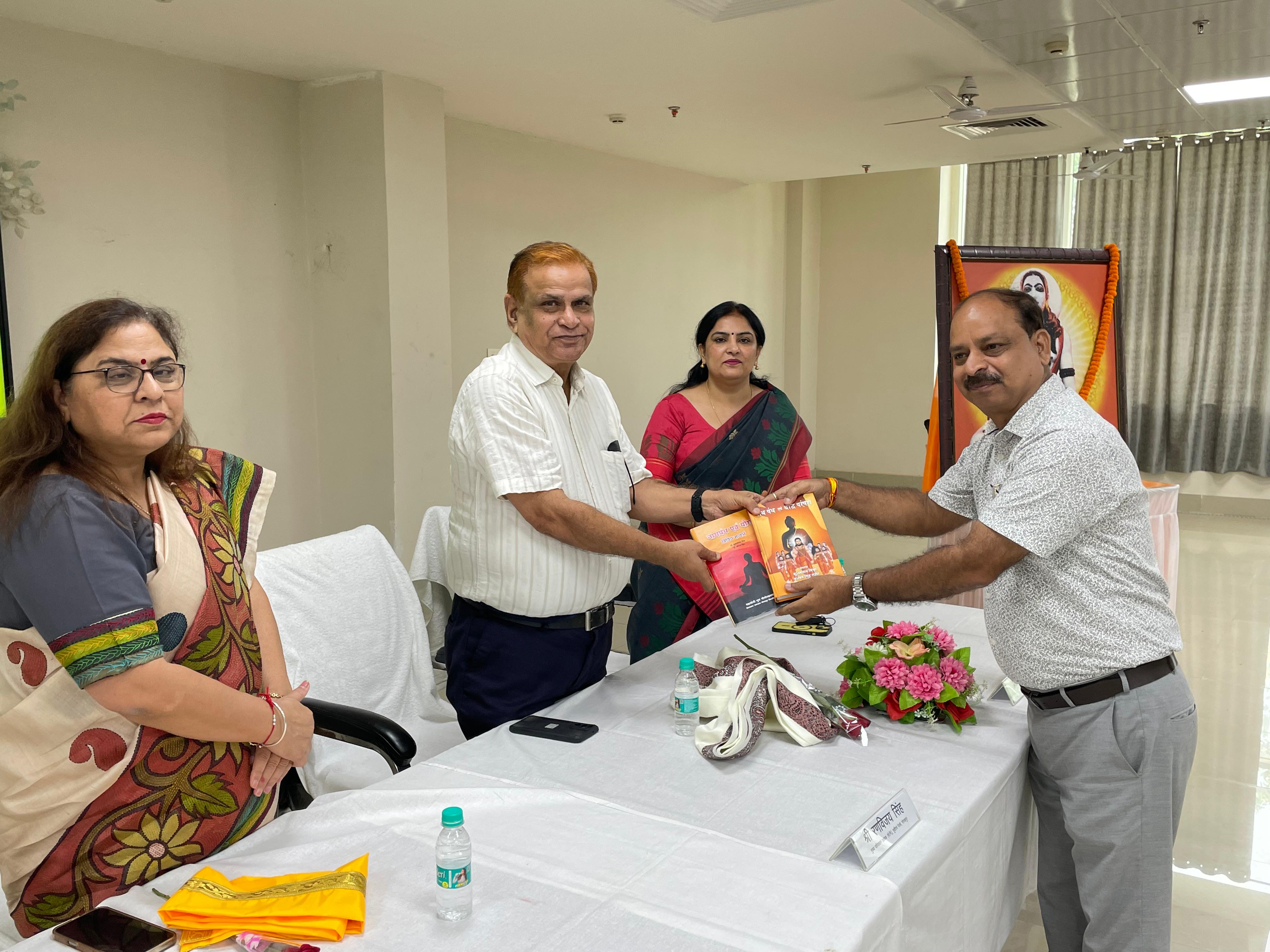 *गोरक्षनाथ शोधपीठ में ‘महाकुंभ पर्व 2025’ पुस्तक का भव्य विमोचन* *गोरक्षनाथ शोधपीठ में ‘महाकुंभ पर्व 2025’ पुस्तक का भव्य विमोचन*
