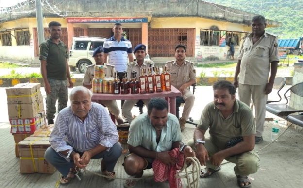 गिरफ्तार बस स्टाफ