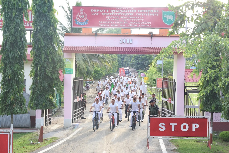 असमः रंगिया स्थित एसएसबी की 24वीं बटालियन द्वारा आयोजित साइकिल रैली असमः रंगिया स्थित एसएसबी की 24वीं बटालियन द्वारा आयोजित साइकिल रैली