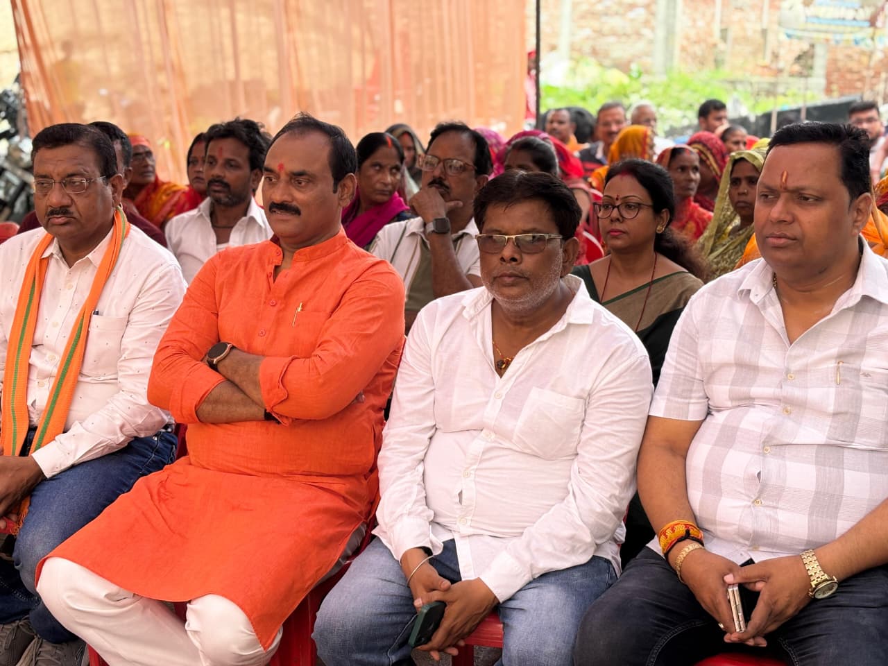 मन की बात सुनते हुए मीरापुर मण्डल के बूथ 117 पर लोगों के बीच भाजपा महानगर अध्यक्ष संजय गुप्ता एवं अन्य पदाधिकारियों का छाया चित्र मन की बात सुनते हुए मीरापुर मण्डल के बूथ 117 पर लोगों के बीच भाजपा महानगर अध्यक्ष संजय गुप्ता एवं अन्य पदाधिकारियों का छाया चित्र