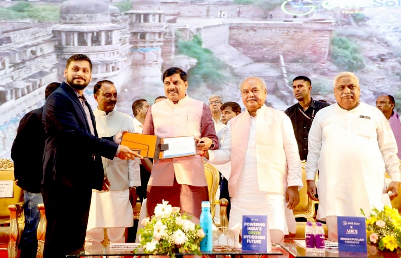 मुख्यमंत्री डॉ. मोहन यादव ने मुरैना के पिपरसेवा में निवेशकों को आशय पत्र प्रदान किए
