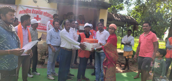 रेडक्राॅस ने किचन सेट व हाईजीन किट का किया गया वितरण रेडक्राॅस ने किचन सेट व हाईजीन किट का किया गया वितरण