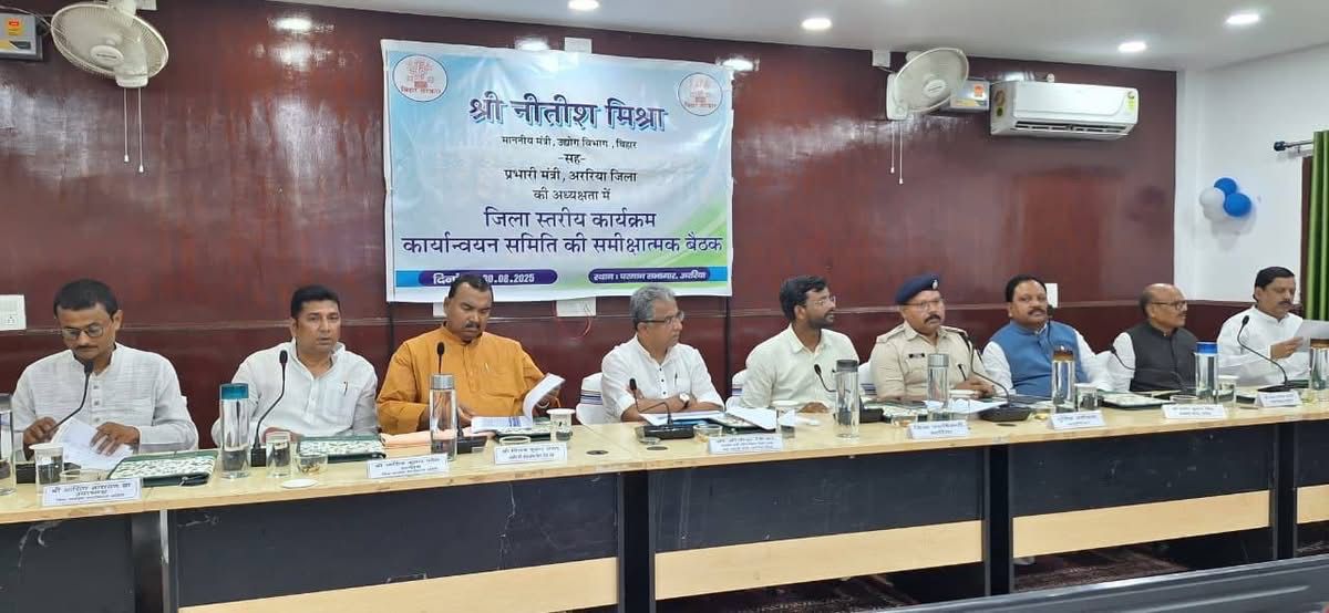 प्रभारी मंत्री ने 77 अभ्यर्थियों को दिए नियुक्ति पत्र, विकास कार्यों की समीक्षा भी की