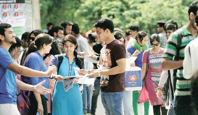 कालेज में एडमिशन (प्रतीकात्मक तस्वीर) कालेज में एडमिशन (प्रतीकात्मक तस्वीर)