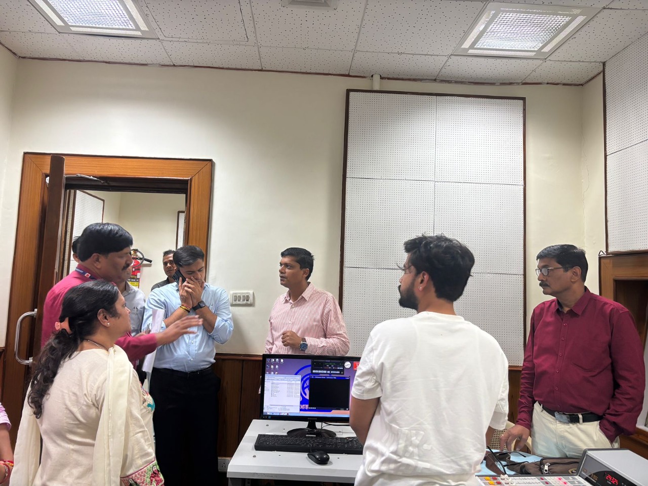 आकाशवाणी केंद्र,उज्जैन: इसी माह से एफएम 102.5 मेगाहर्ट्ज पर गूंजेगी आवाज आकाशवाणी केंद्र,उज्जैन: इसी माह से एफएम 102.5 मेगाहर्ट्ज पर गूंजेगी आवाज