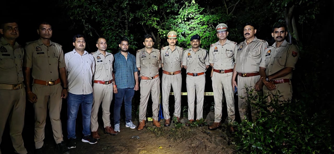 मौके पर पुलिस मौके पर पुलिस