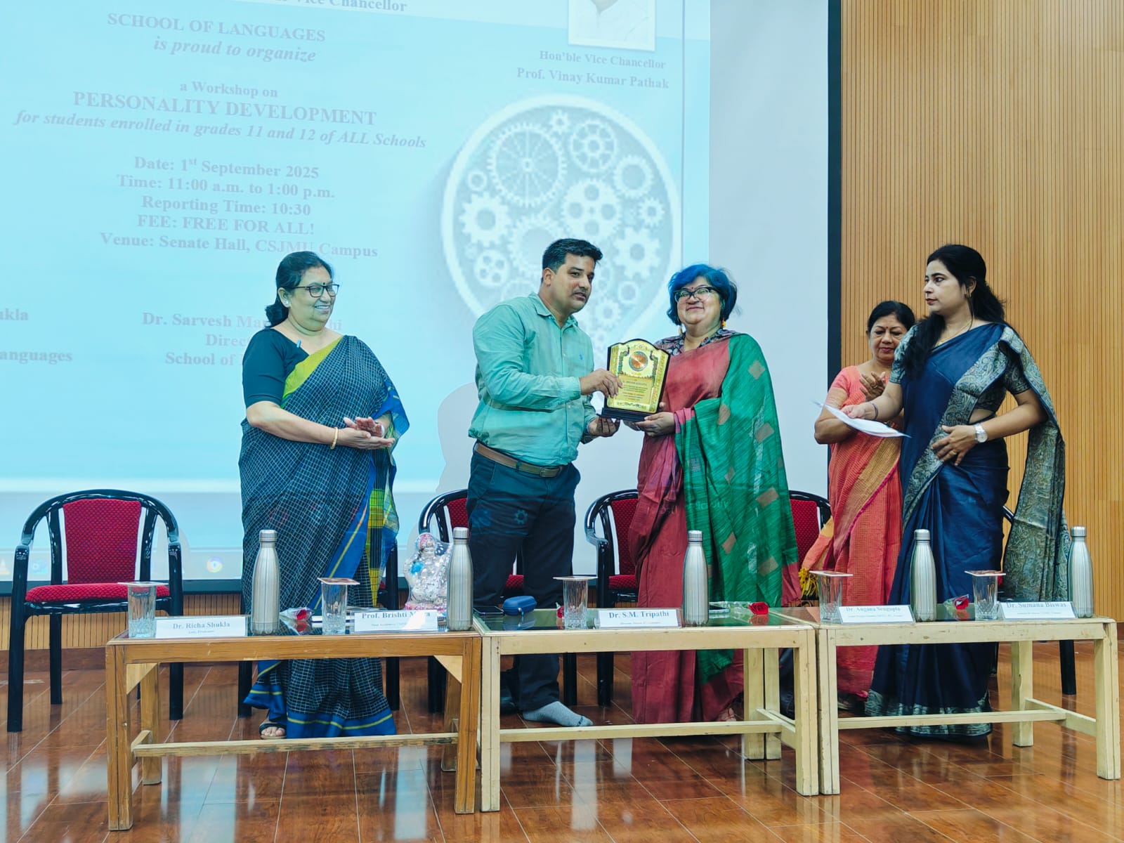 युवा विद्यार्थियों को सशक्त व व्यक्तित्व विकास का संवर्धन ही मुख्य उद्देश्य युवा विद्यार्थियों को सशक्त व व्यक्तित्व विकास का संवर्धन ही मुख्य उद्देश्य