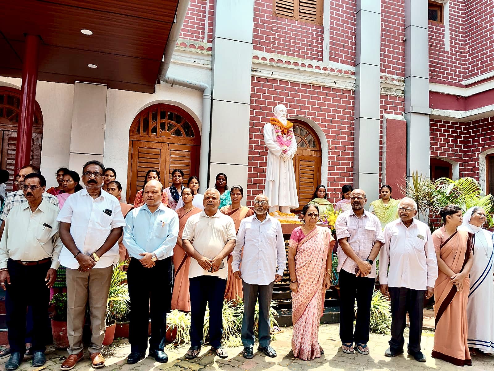 श्रद्धांजलि सभा में जुटे गणमान्य श्रद्धांजलि सभा में जुटे गणमान्य