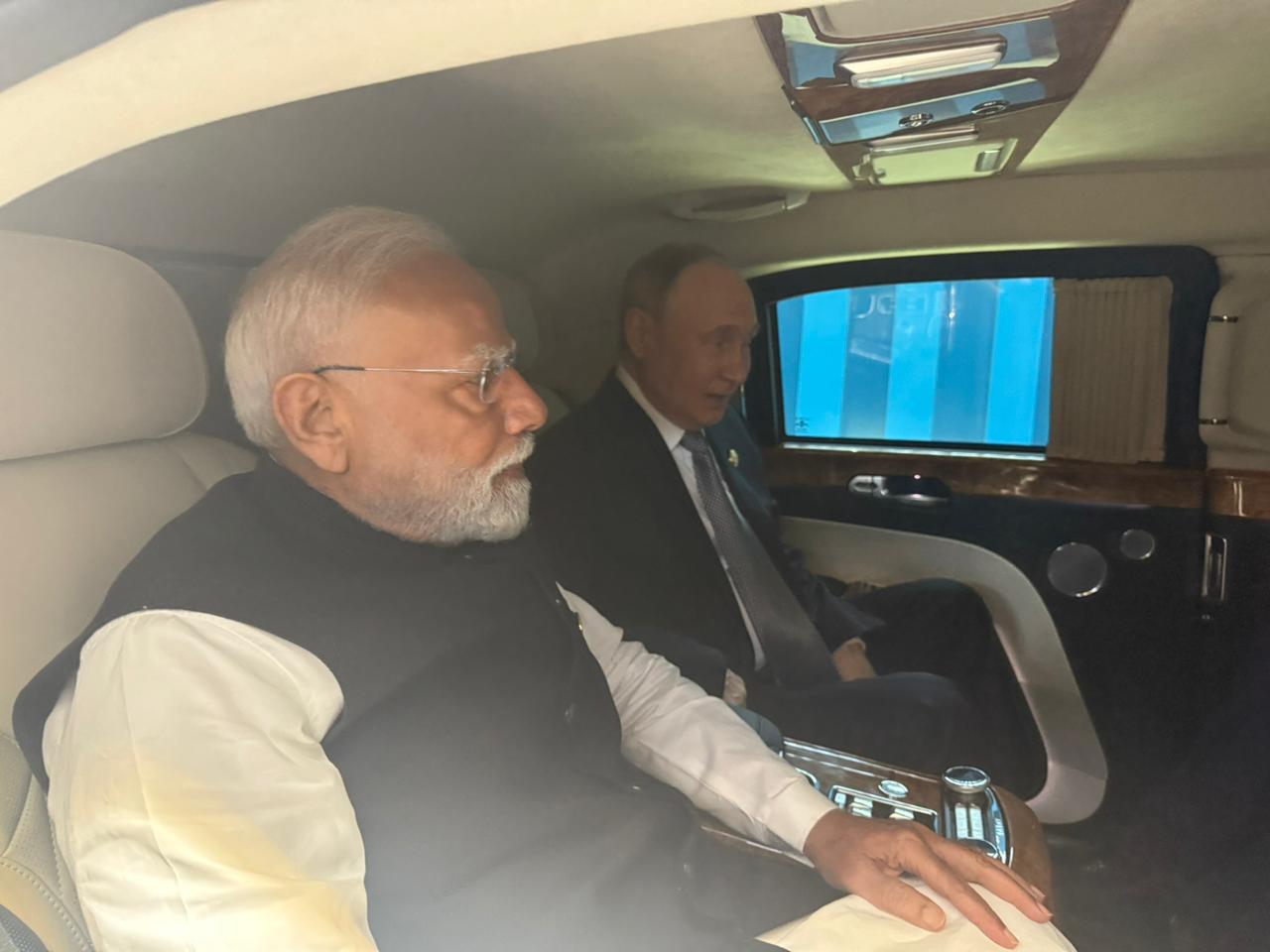 प्रधानमंत्री मोदी और रूस के राष्ट्रपति पुतिन