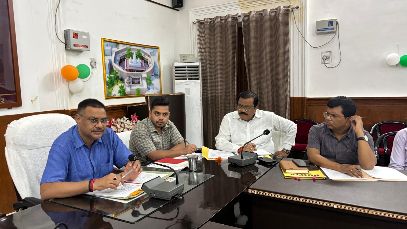 कलेक्ट्रेट सभागार में जिला दिव्यांग बंधु व समितियों की बैठक।