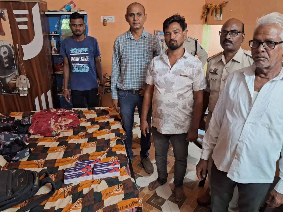 नशीली दवाओं के साथ पकड़े गए आराेपित नशीली दवाओं के साथ पकड़े गए आराेपित