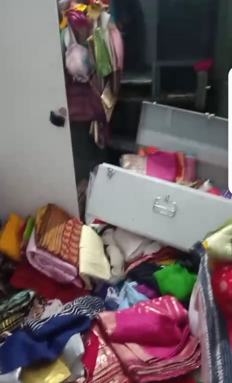 प्रोफेसर के सूने घर से सोने-चांदी के गहने और दो लाख नकद चोरी प्रोफेसर के सूने घर से सोने-चांदी के गहने और दो लाख नकद चोरी