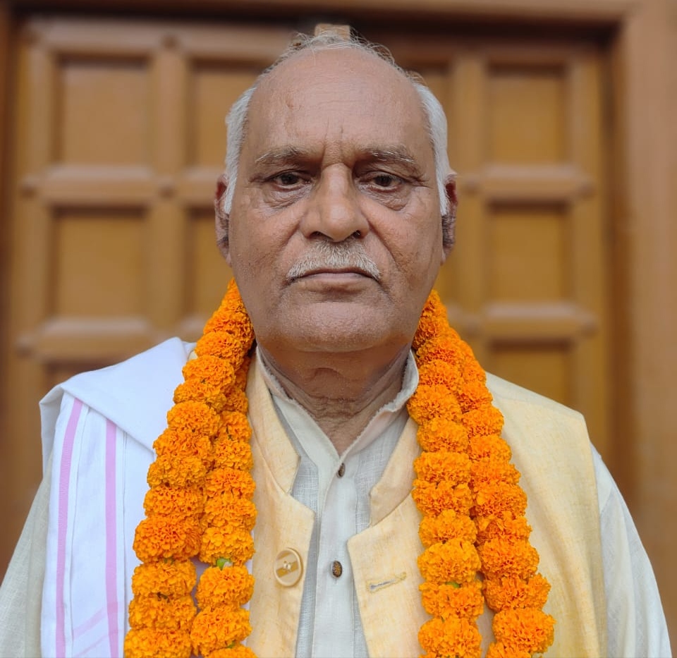 फोटो परिचय : अशोक सिंह अध्यक्ष