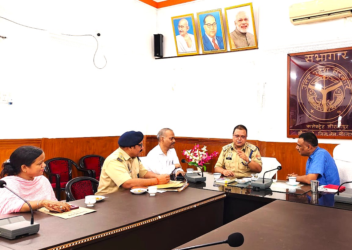 कलेक्ट्रेट सभागार में आयोजित बैठक। कलेक्ट्रेट सभागार में आयोजित बैठक।