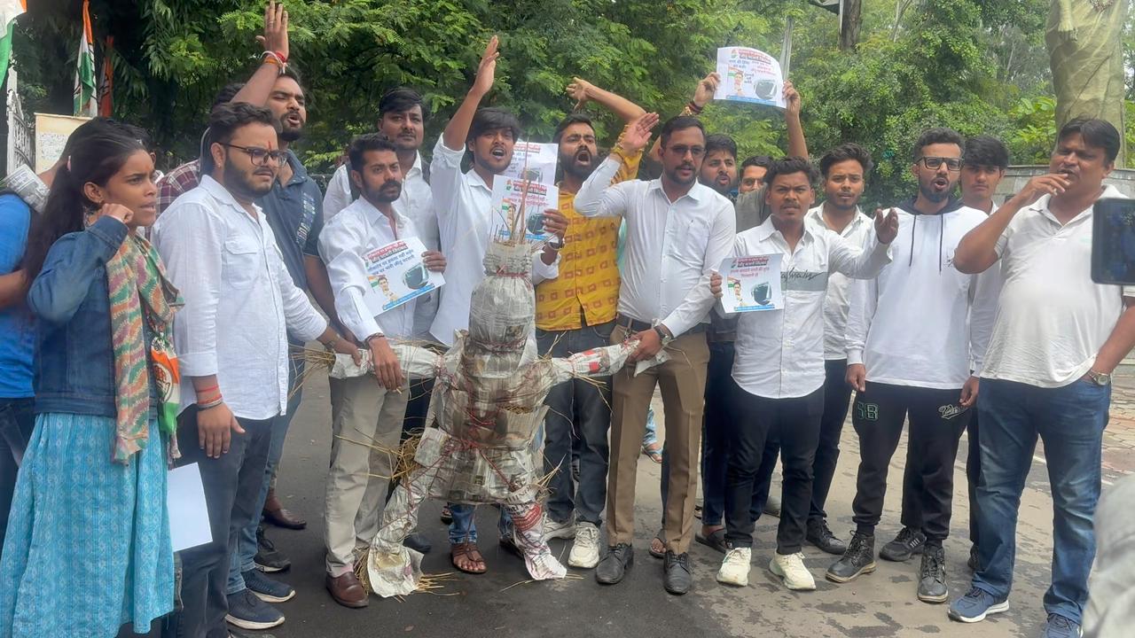 कांग्रेस ने किया पुतला दहन कांग्रेस ने किया पुतला दहन
