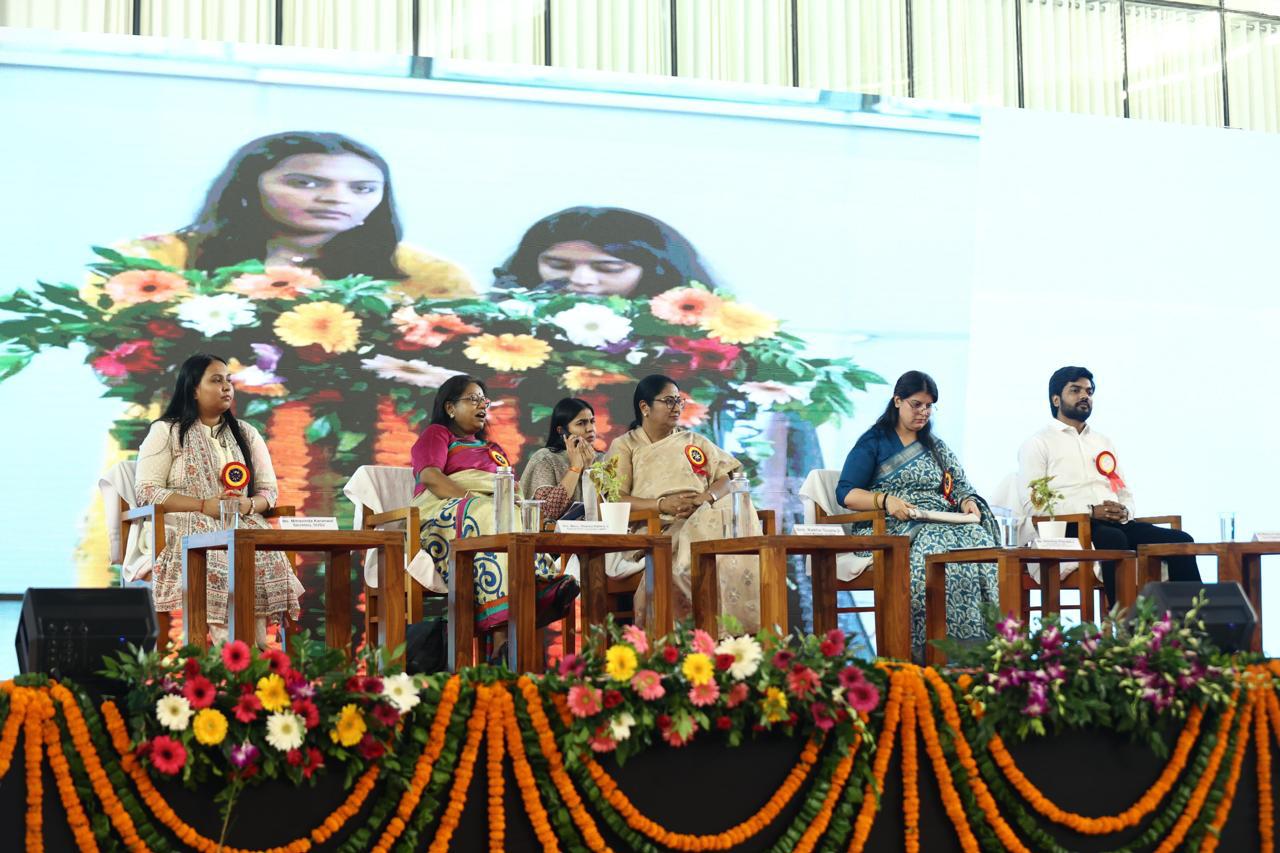 दिल्ली विश्वविद्यालय अभाविप के 'स्वयंसिद्धा' में रेखा गुप्ता। दिल्ली विश्वविद्यालय अभाविप के 'स्वयंसिद्धा' में रेखा गुप्ता।