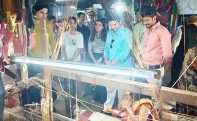 अहिल्याबाई की विरासत से रूबरू हुए सचिन तेंदुलकर अहिल्याबाई की विरासत से रूबरू हुए सचिन तेंदुलकर