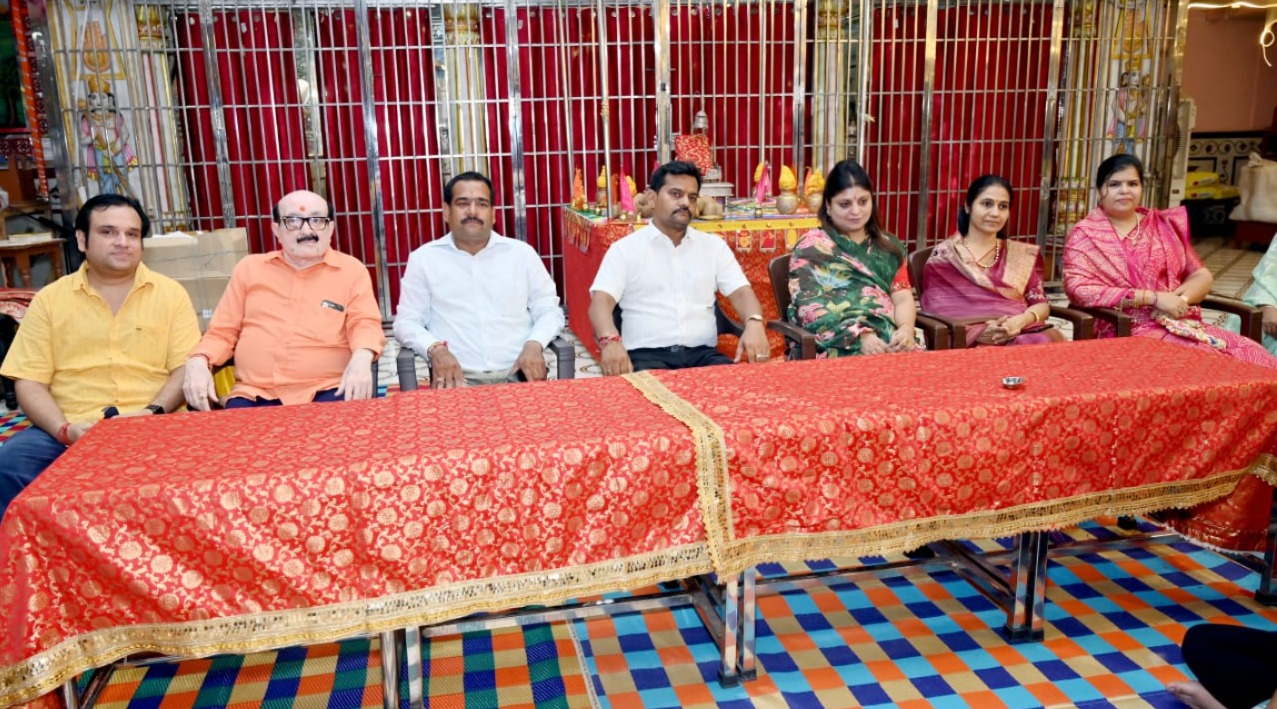 श्री पारसनाथ दिगंबर जैन मंदिर जी लोहागढ़ में दस लक्षण धर्म महापर्व पर मंचासीन जैन समाज केपदाधिकारी। श्री पारसनाथ दिगंबर जैन मंदिर जी लोहागढ़ में दस लक्षण धर्म महापर्व पर मंचासीन जैन समाज केपदाधिकारी।