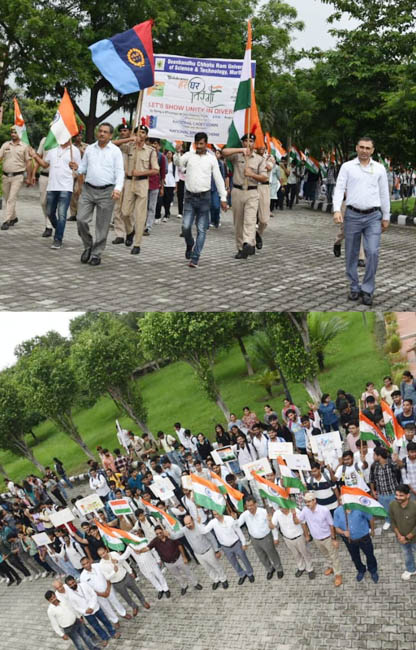 सोनीपत: दीनबंधु छोटू राम विज्ञान एवं प्रौद्योगिकी विश्वविद्यालय, मुरथल में तिरंगा यात्रा निकालते हुए
