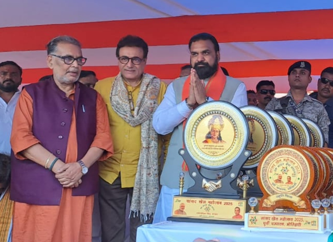कार्यक्रम का उद्घाटन करने पहुंचे नीतीश भारद्धाज,सम्राट चौधरी व राधामोहन सिंह