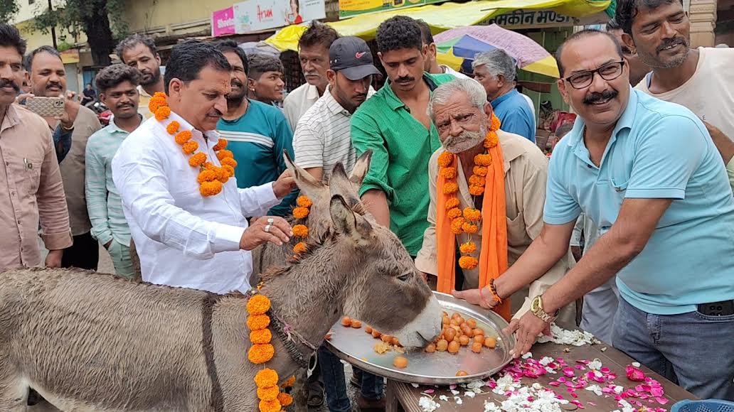 Indradev was pleased, on fulfillment of his wish he fed Gulab Jam Indradev was pleased, on fulfillment of his wish he fed Gulab Jam