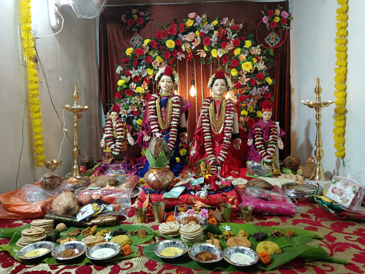 मराठापारा में रिध्दी-सिध्दी की मूर्ति स्थापित की गई है।
