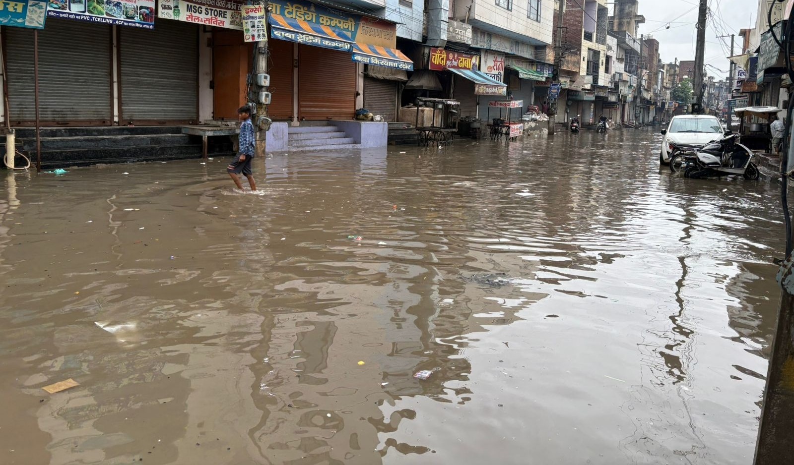 हरियाणा के हिसार स्थित हांसी की मार्केट में जलभराव हरियाणा के हिसार स्थित हांसी की मार्केट में जलभराव